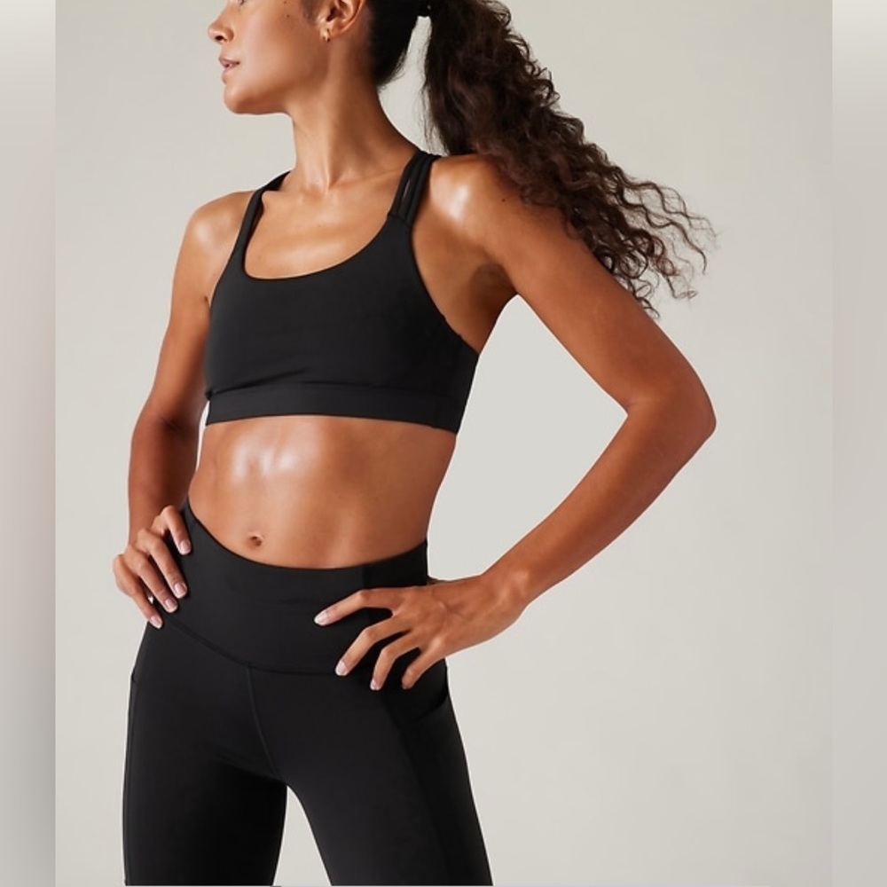 NWT-Athleta Black Train Free Bra Extra Small  D-DD